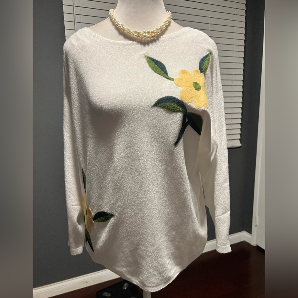 New Floral White Women's Top With Yellow Flower Design. Size L
